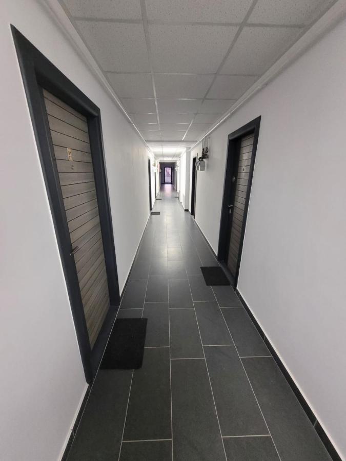 Cazare Bloc Nou Ultracentral Râmnicu Vâlcea Esterno foto